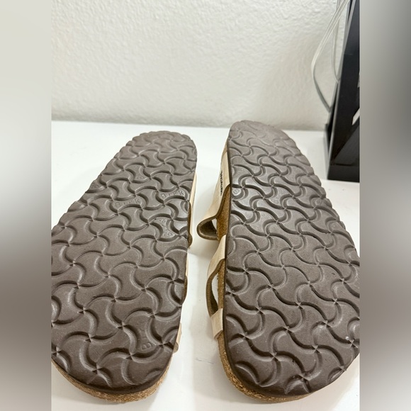 Birkenstock Women's Tan Sandals - Picture 6 of 7